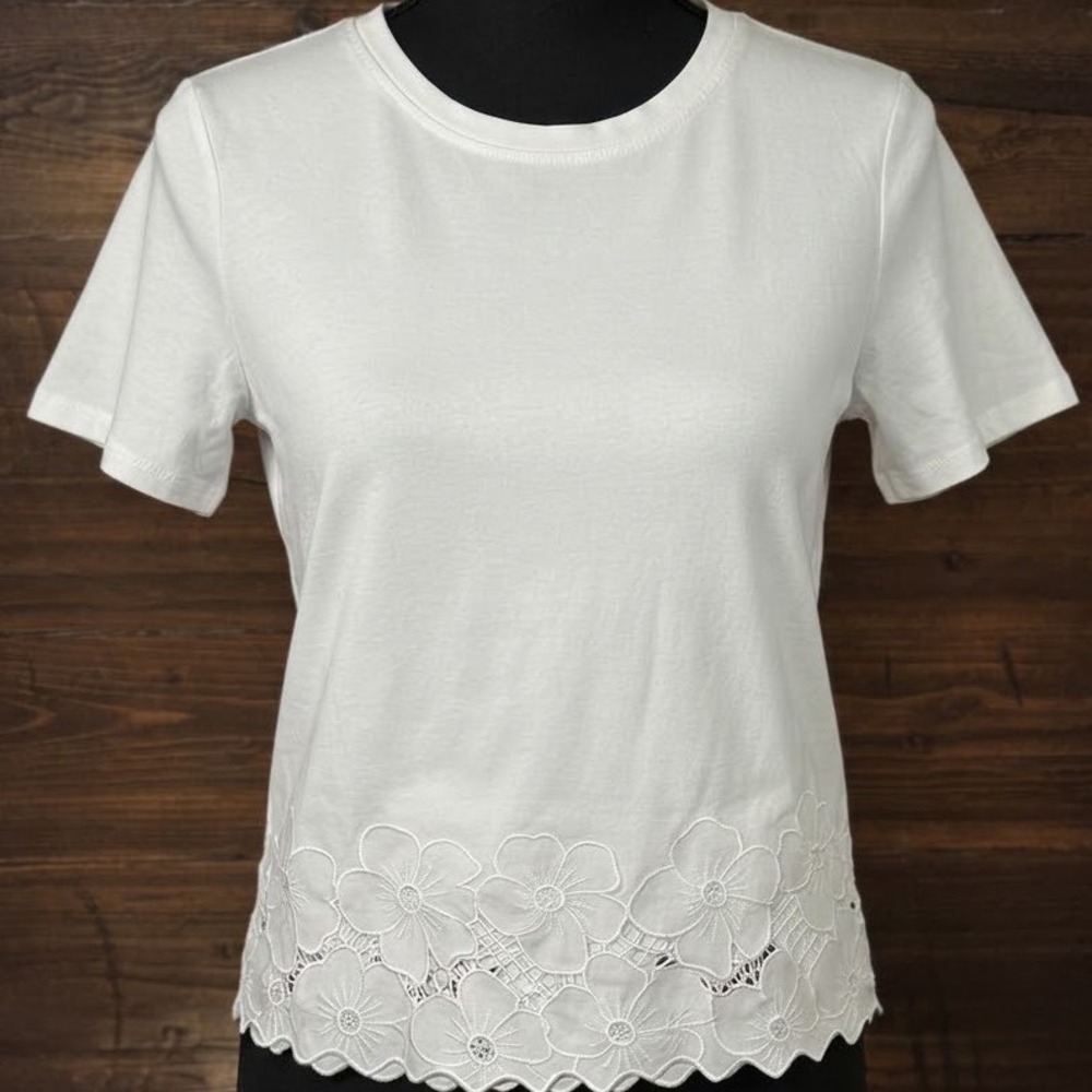 Bagatelle Collection White Floral Eyelet Lace Scallop Hem Short Sleeve Top Small